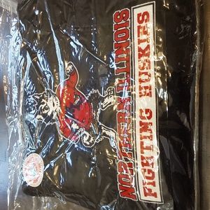 New in package NIU HUSKIES throw $15.00 #63